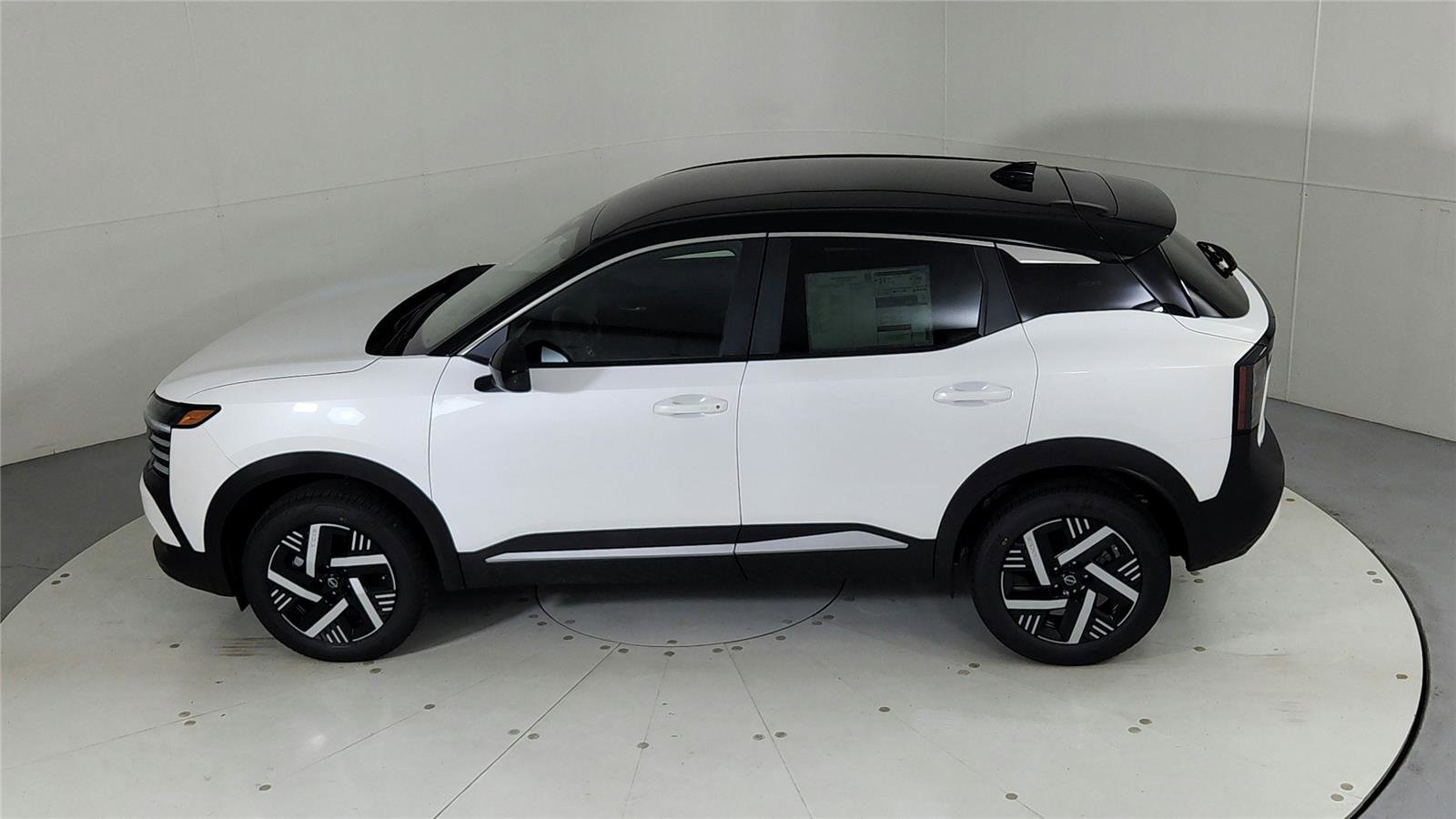 Used 2025 Nissan Kicks SV image 17