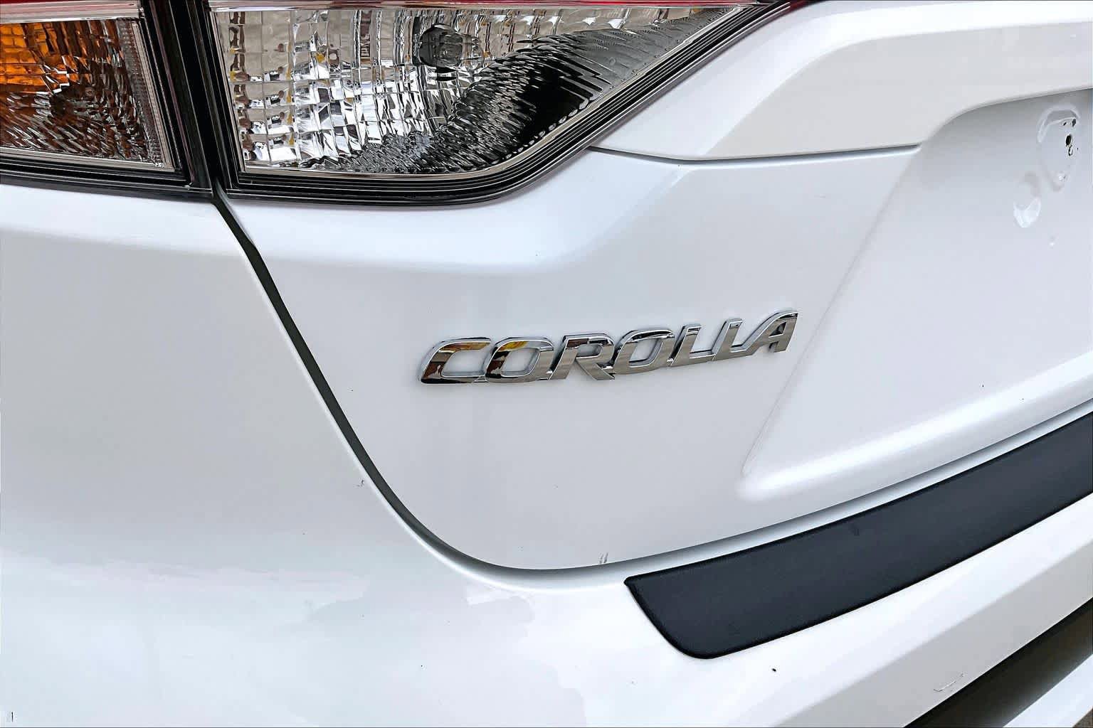 Certified 2022 Toyota Corolla LE FWD image 30