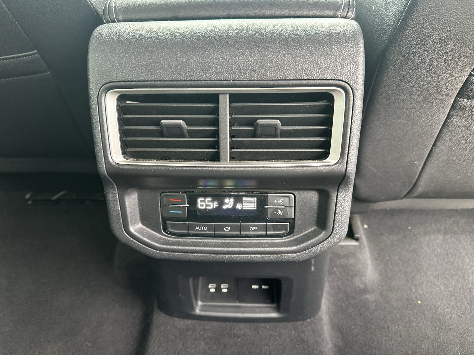 Used 2025 Volkswagen Atlas SE AWD/4WD image 29