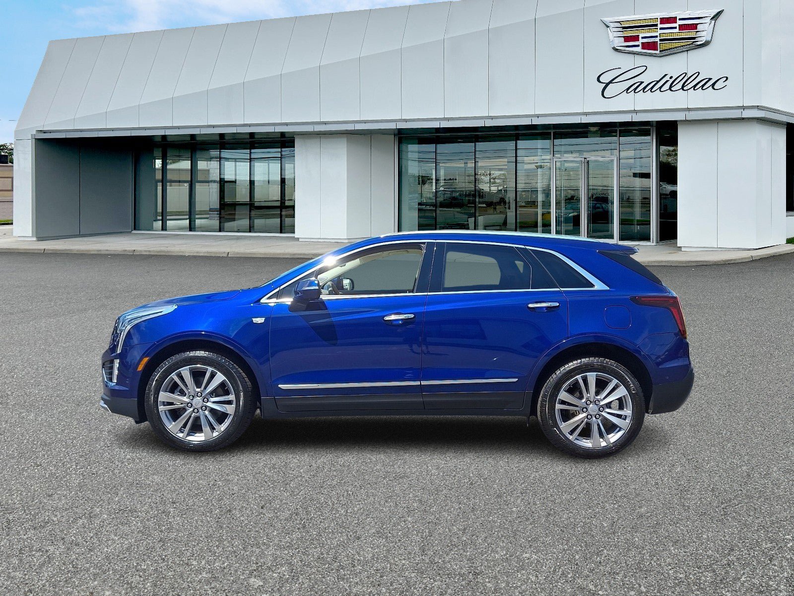 Certified 2023 Cadillac XT5 Premium Luxury w/ Technology Package AWD/4WD image 2