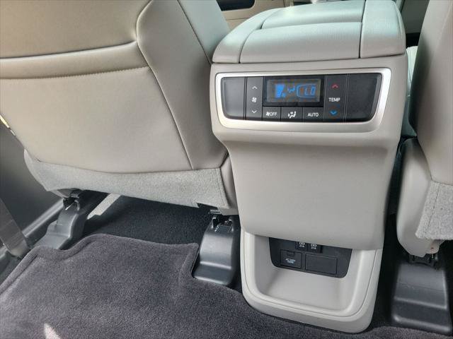 Certified 2018 Toyota Highlander XLE FWD image 33