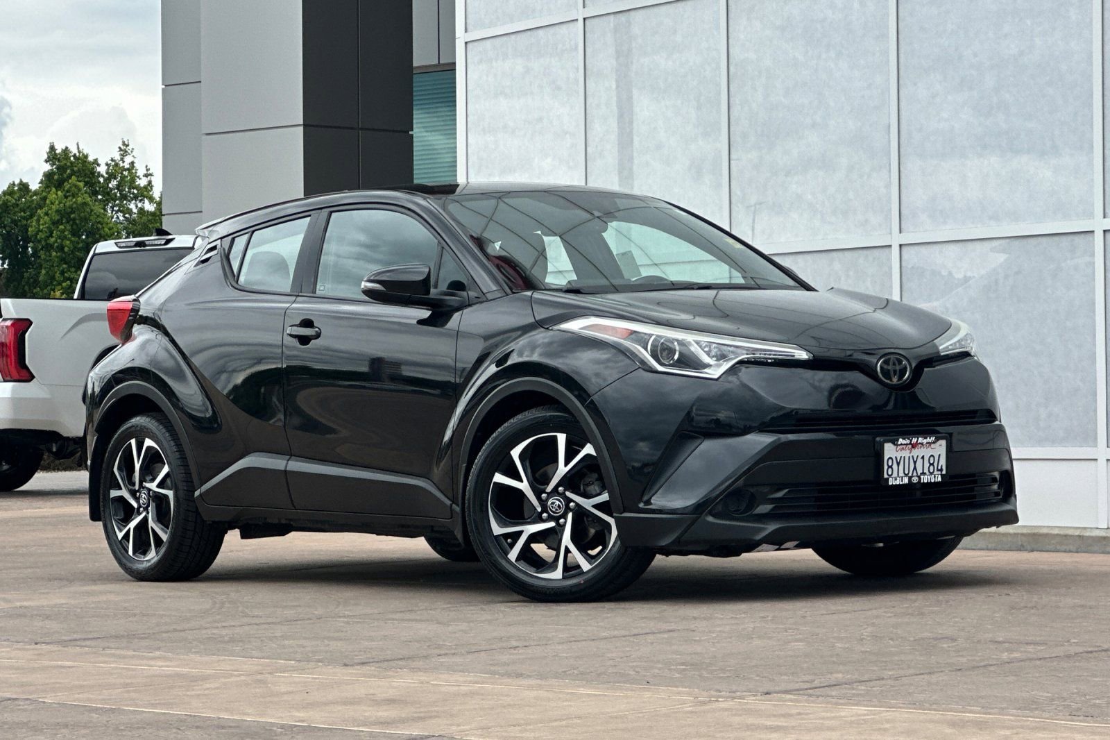 Used 2018 Toyota C-HR XLE FWD image 2