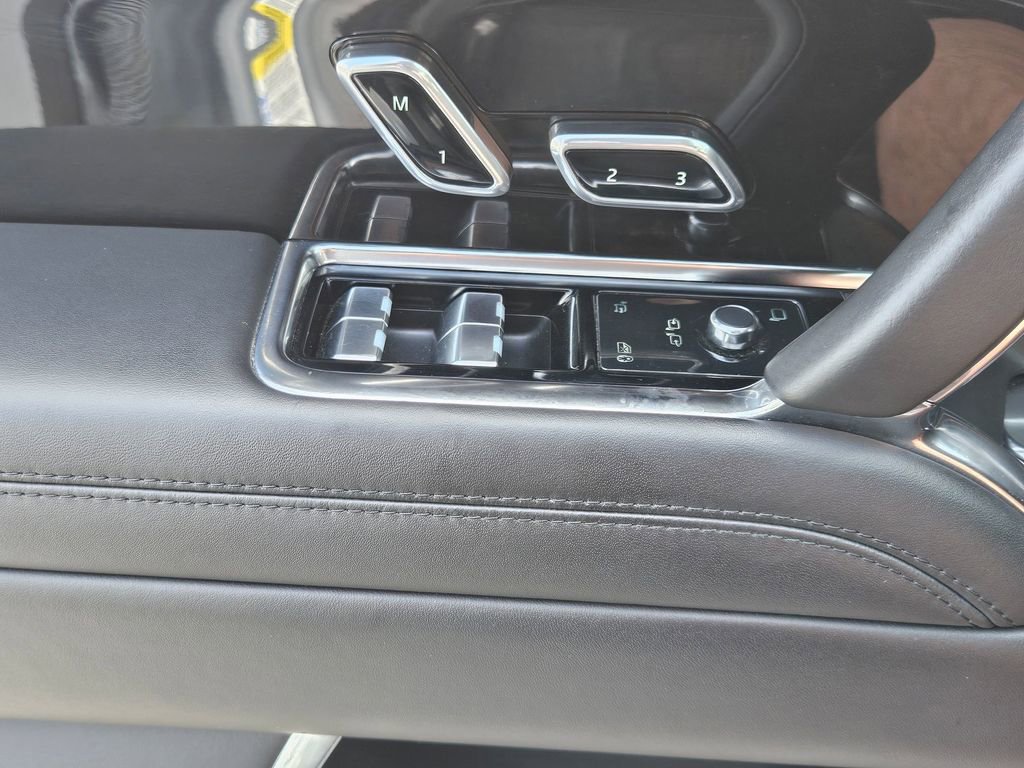 Used 2023 Land Rover Range Rover Autobiography image 11