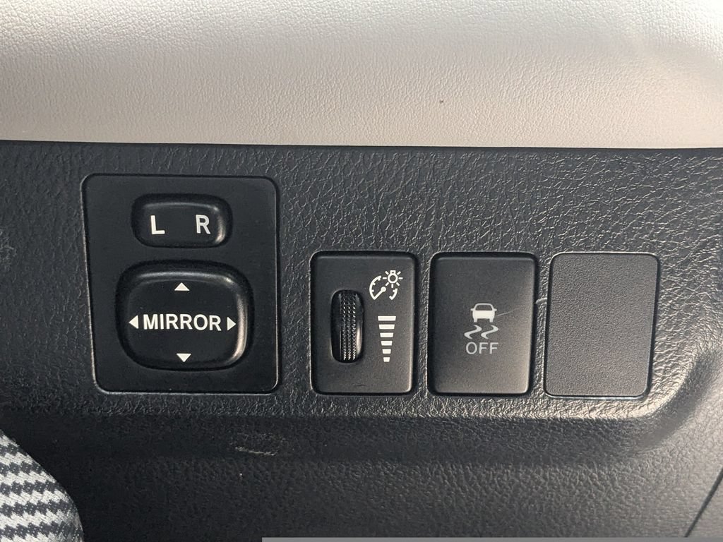 Used 2014 Toyota RAV4 XLE FWD image 12