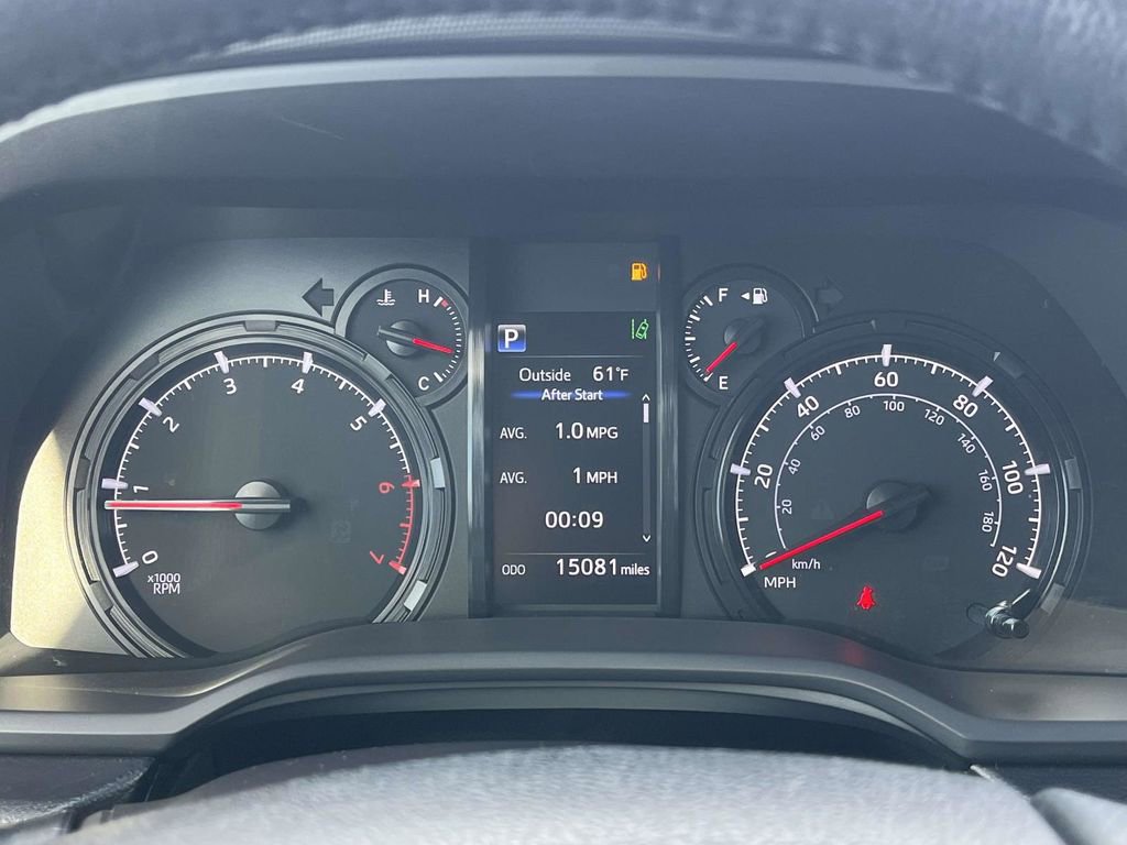 Used 2022 Toyota 4Runner SR5 Premium w/ Moonroof Package RWD image 39