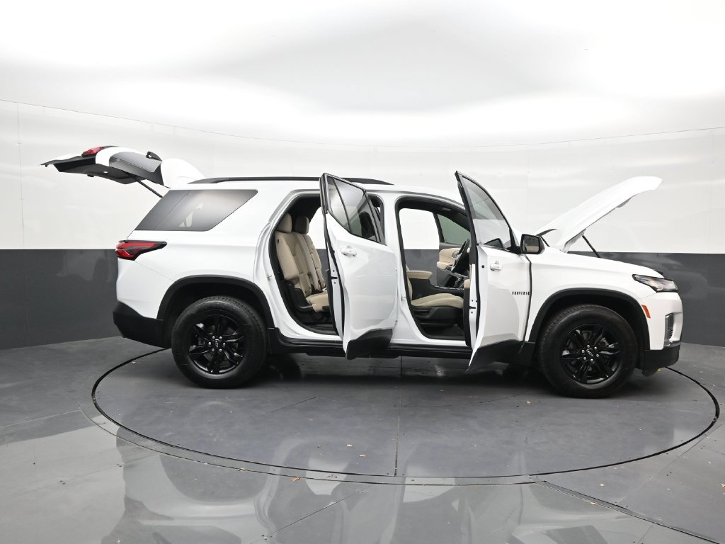 Used 2022 Chevrolet Traverse LS w/ Midnight/Sport Edition FWD image 29