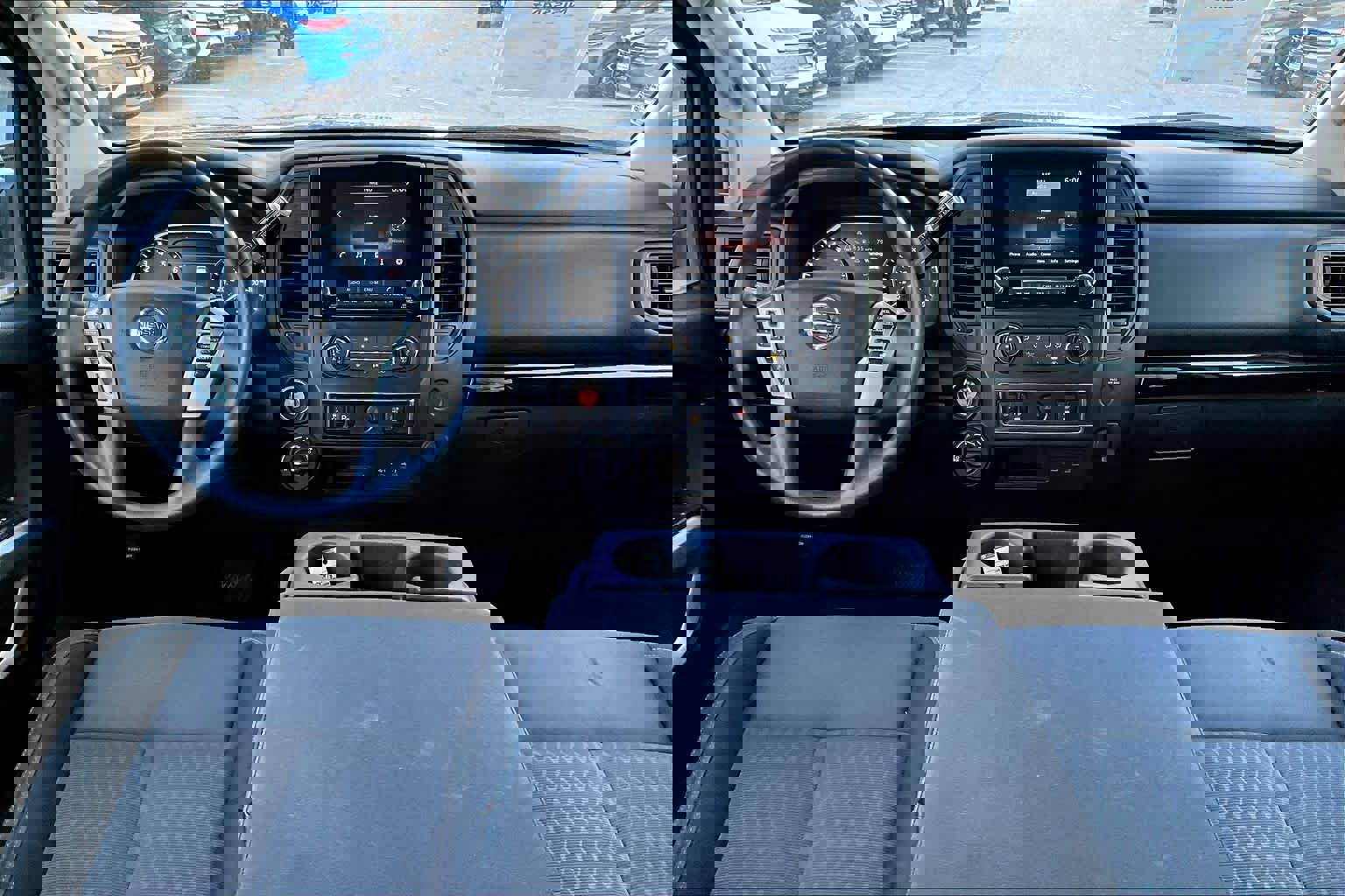 Used 2022 Nissan Titan SV image 14