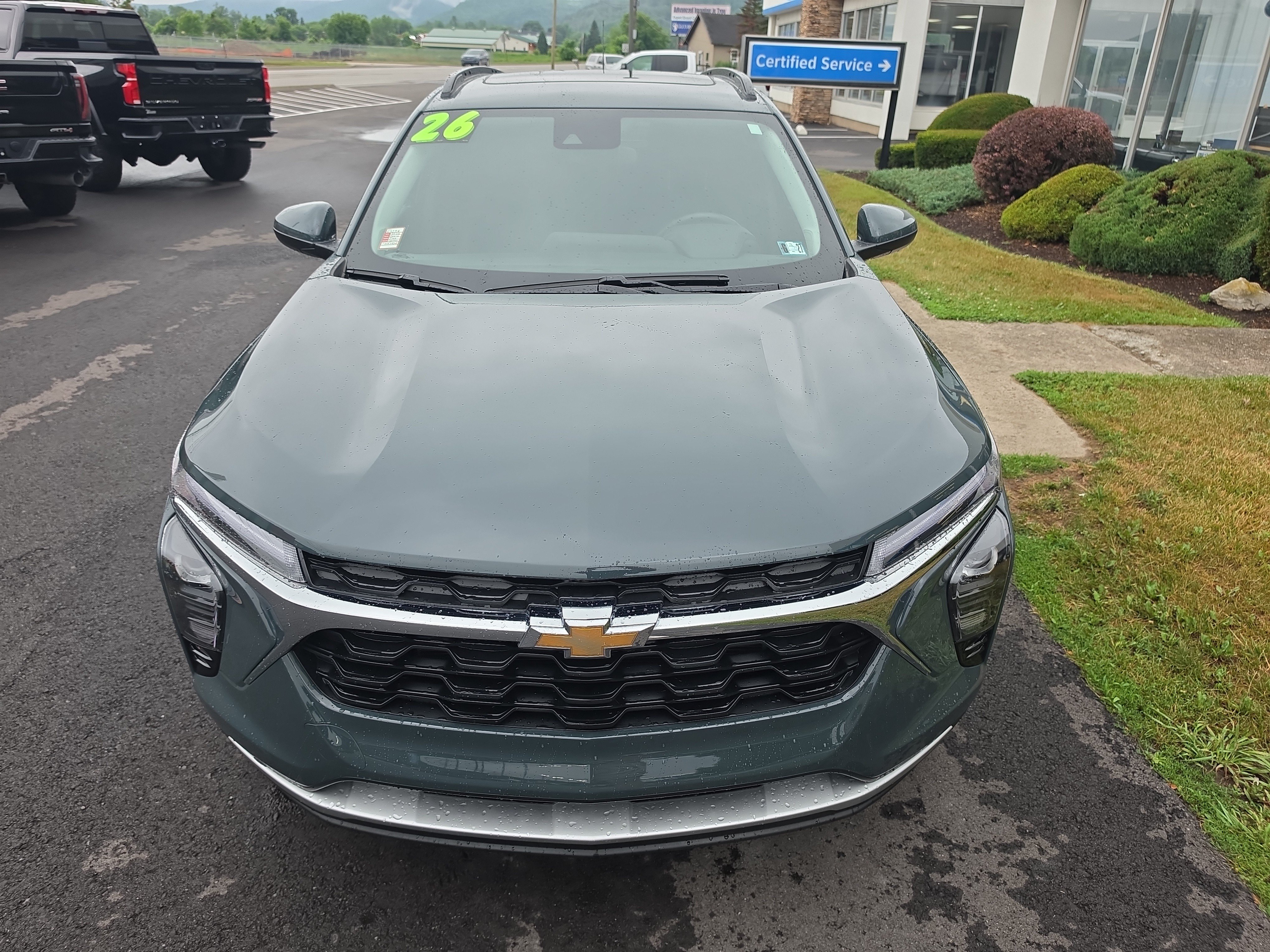 Used 2026 Chevrolet Trax LT w/ Sunroof Package FWD image 9