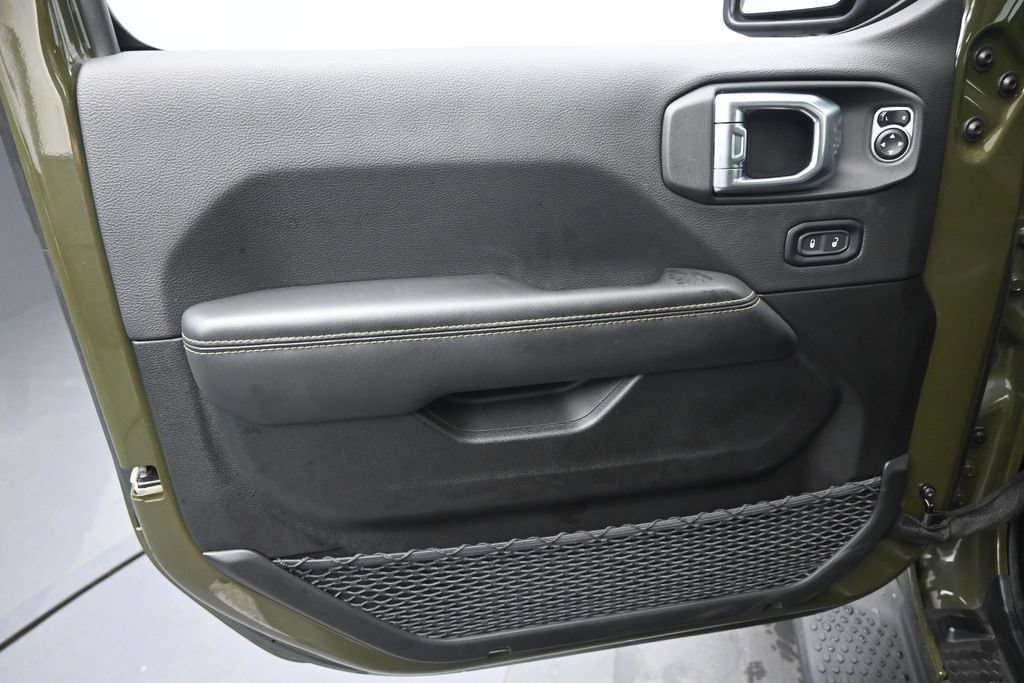 Used 2024 Jeep Wrangler Unlimited Sahara w/ Dual Top Group AWD/4WD image 23