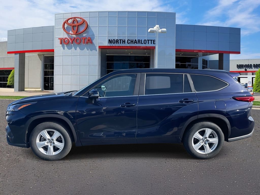 Used 2023 Toyota Highlander LE image 7