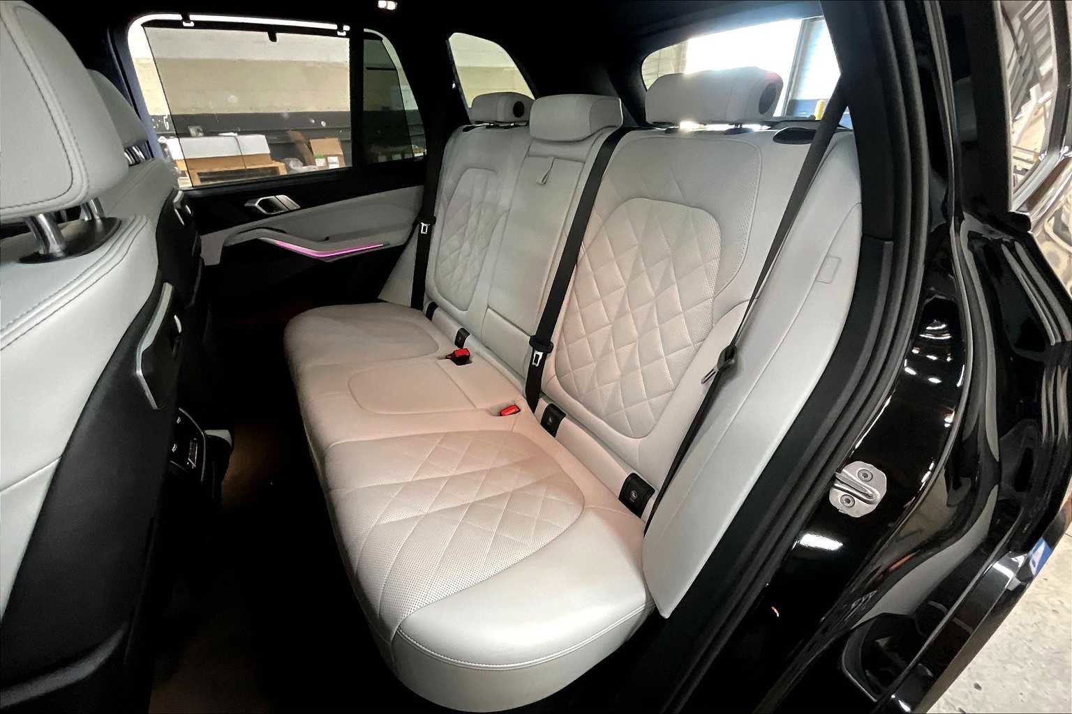 Used 2025 BMW X5 M60i w/ Executive Package image 29