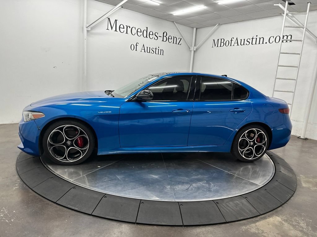 Used 2023 Alfa Romeo Giulia Veloce RWD image 4