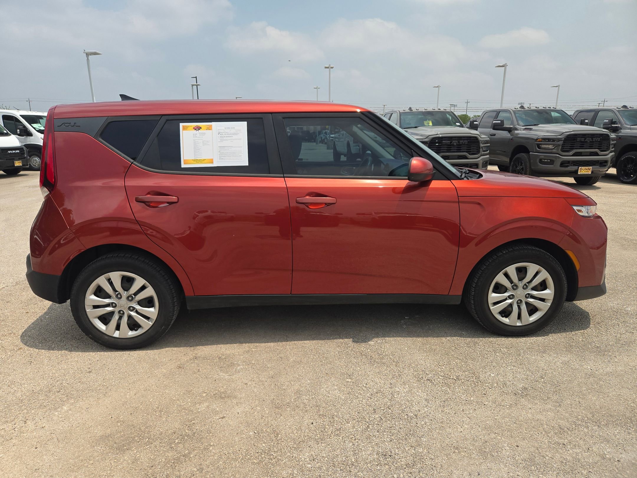 Used 2022 Kia Soul LX FWD image 2