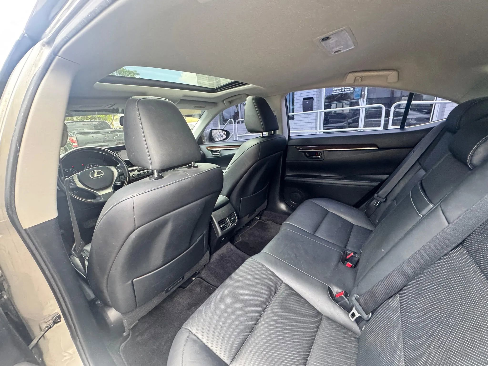 Used 2015 Lexus ES 350 w/ Luxury Package FWD image 12