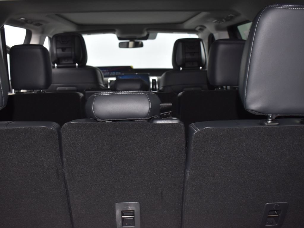 New 2026 Ford Expedition Platinum image 13