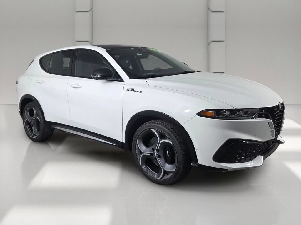 New 2026 Alfa Romeo Tonale w/ Active Assist Package AWD/4WD image 2