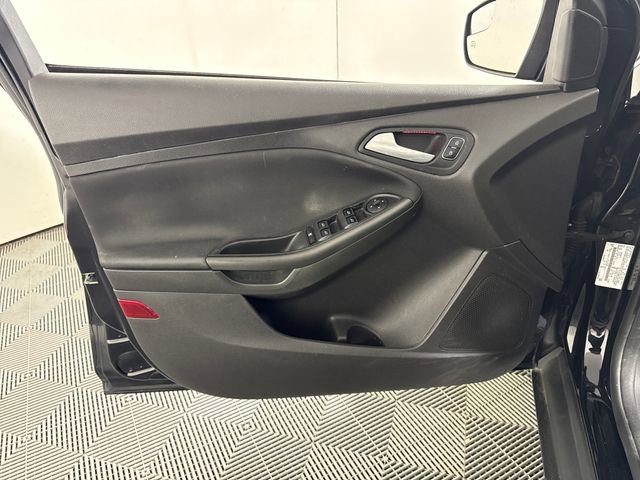 Used 2017 Ford Focus SEL w/ Cold Weather Package FWD image 23