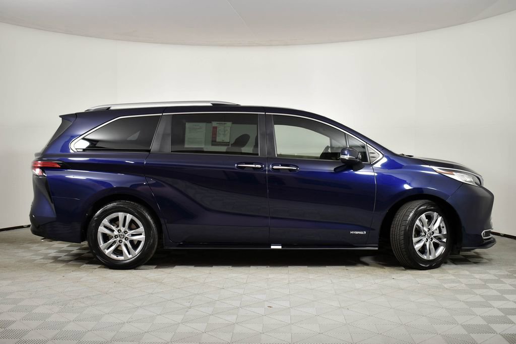Used 2021 Toyota Sienna Limited image 3