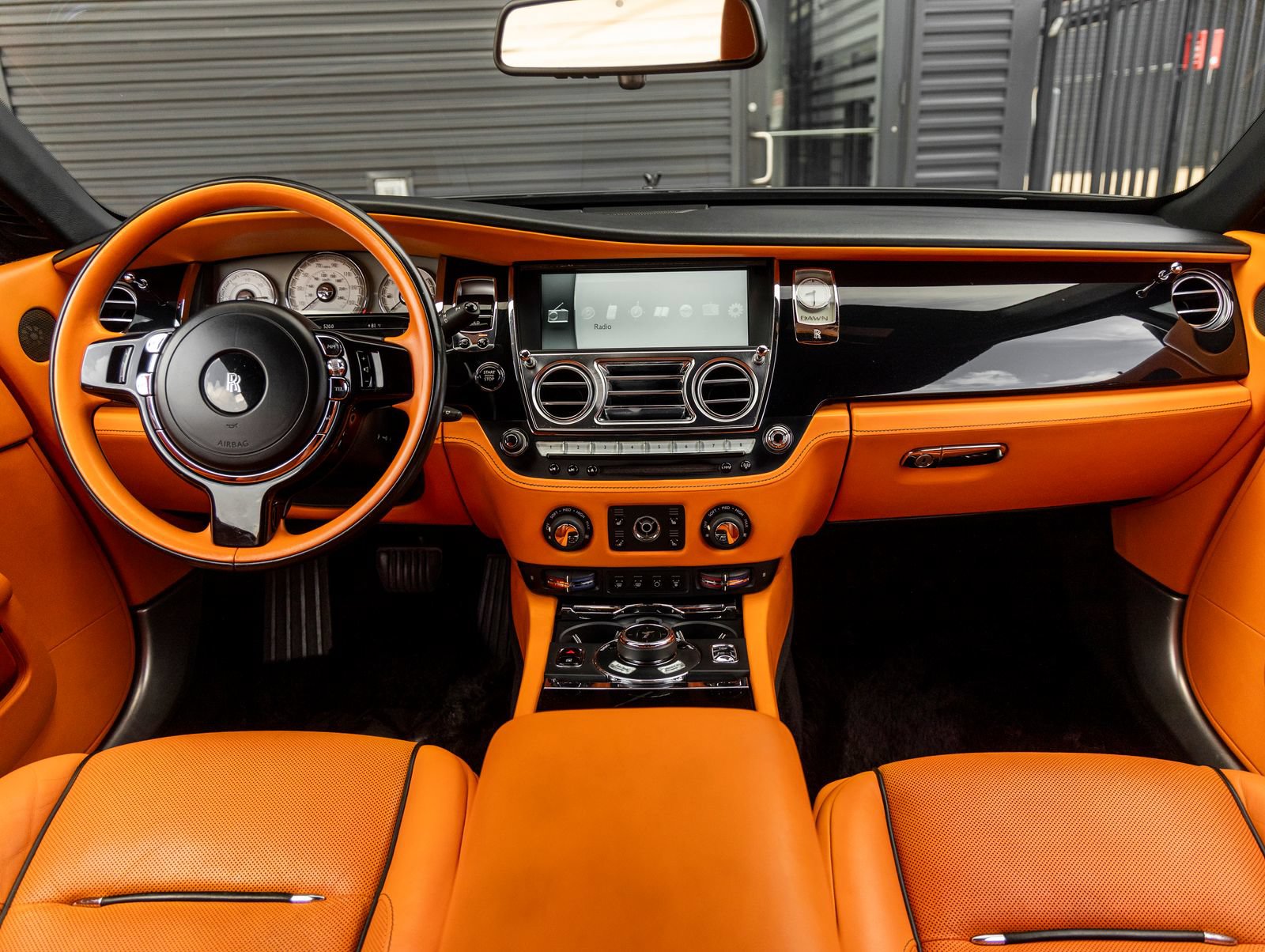 Used 2016 Rolls-Royce Dawn RWD image 4