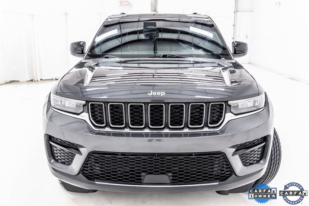 Used 2024 Jeep Grand Cherokee Laredo image 11