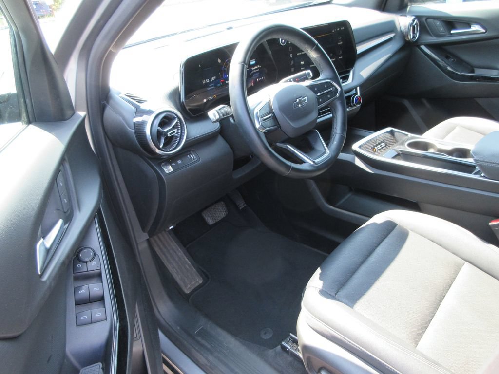Certified 2025 Chevrolet Equinox LT w/ Convenience Package II FWD image 12