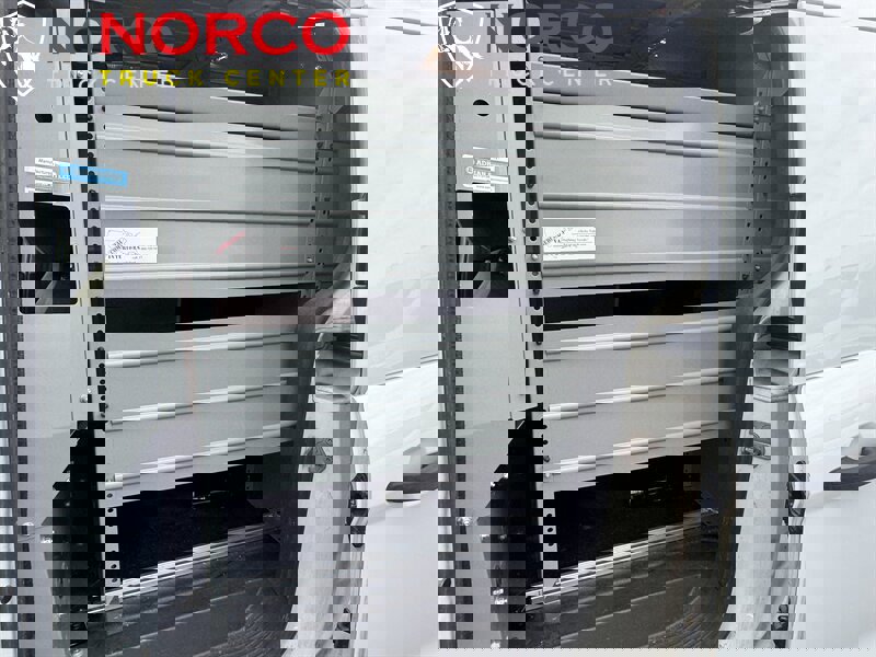 Used 2018 Ford Transit Connect XLT image 9