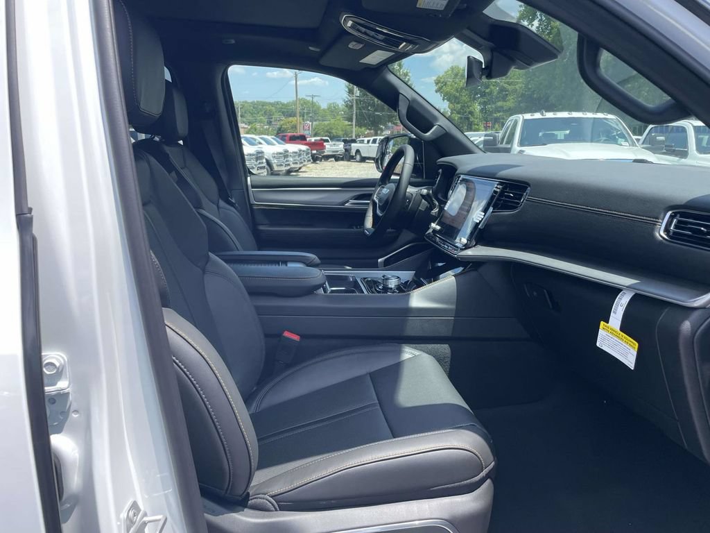 New 2026 Jeep Grand Wagoneer 4WD image 15