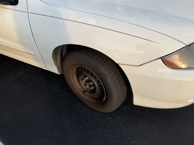 Used 2004 Chevrolet Cavalier Sedan w/ Preferred Equipment Group FWD image 2