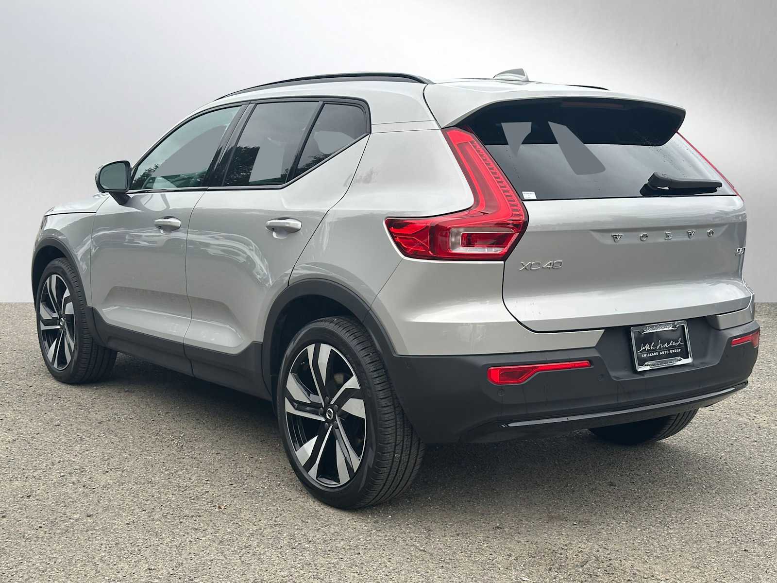 Used 2025 Volvo XC40 B5 Plus w/ Climate Package image 5
