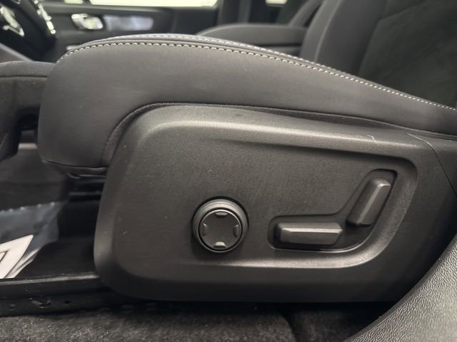 Used 2023 Volvo XC40 Recharge Plus image 16
