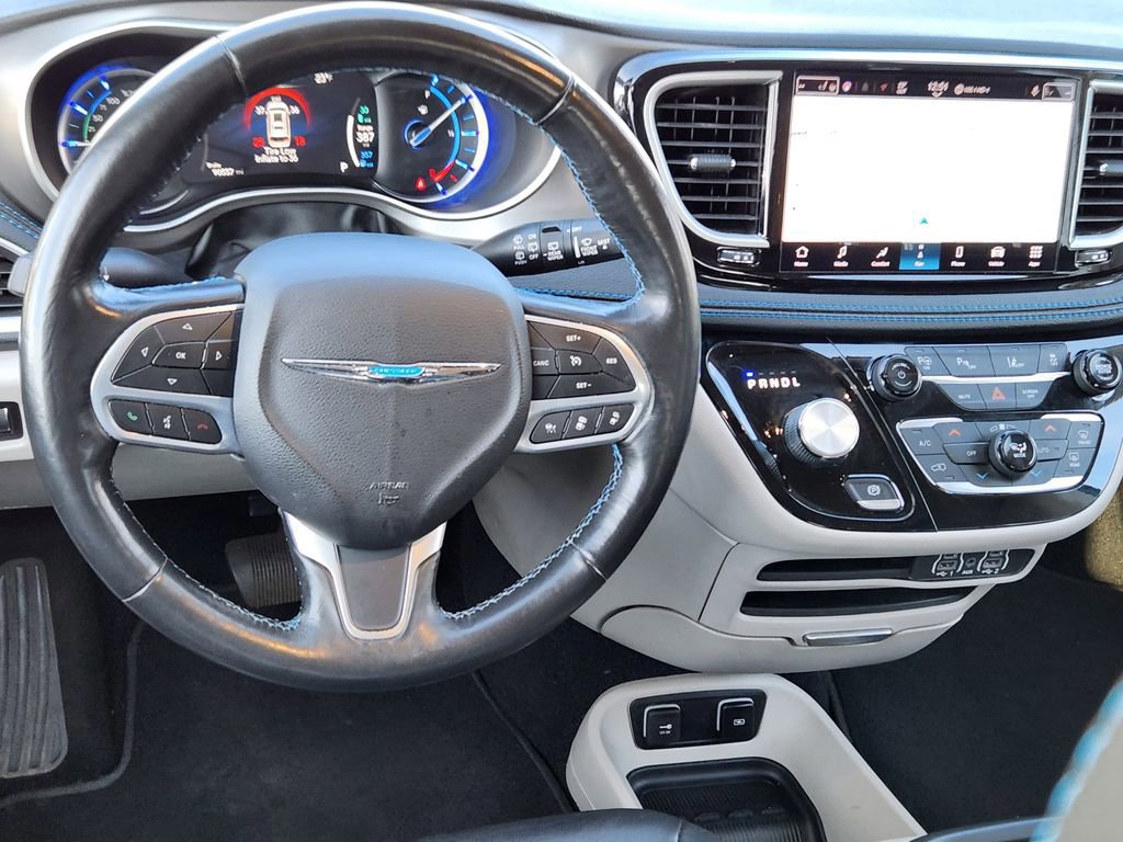 Used 2021 Chrysler Pacifica Touring-L image 18