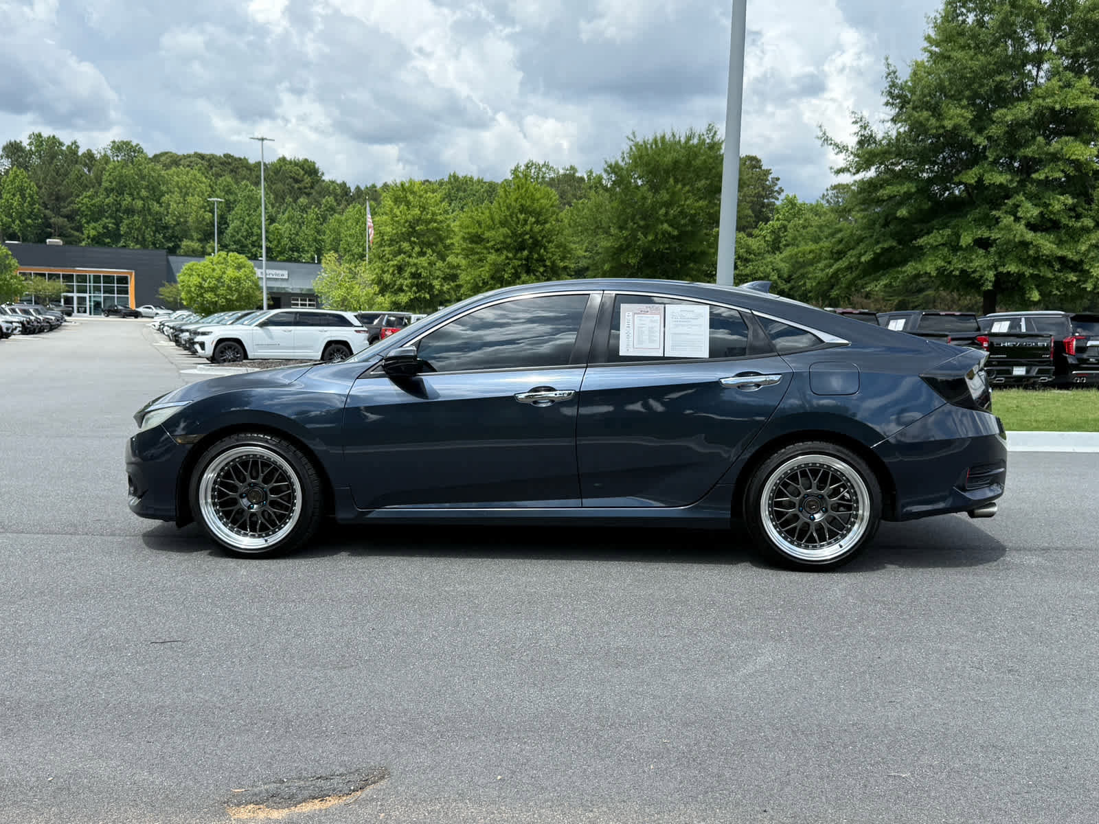 Used 2017 Honda Civic Touring image 2