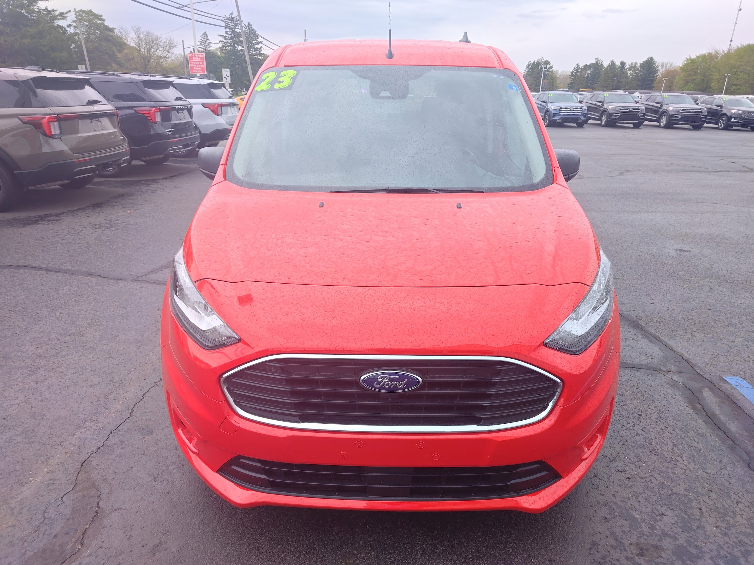 Used 2023 Ford Transit Connect XLT w/ Trailer Tow Package FWD image 3