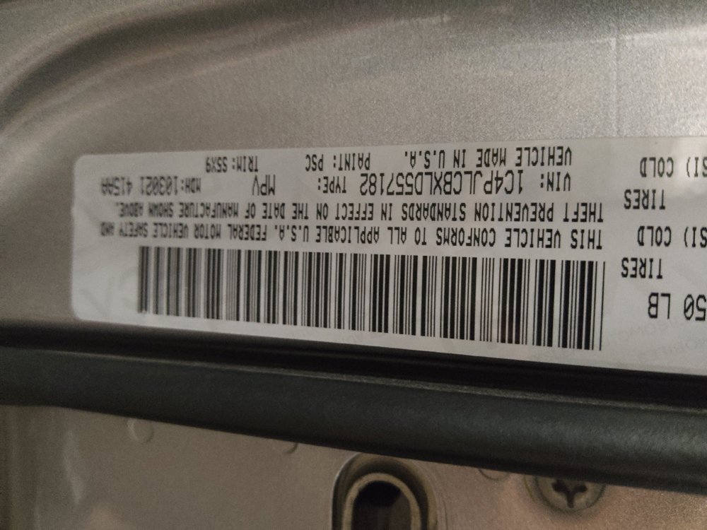 Used 2020 Jeep Cherokee Latitude FWD image 33