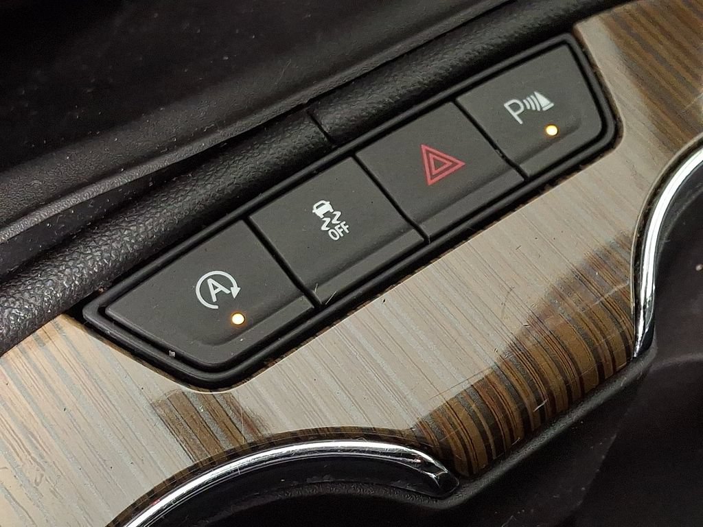 Used 2020 GMC Acadia SLE w/ LPO, Floor Liner Package FWD image 22