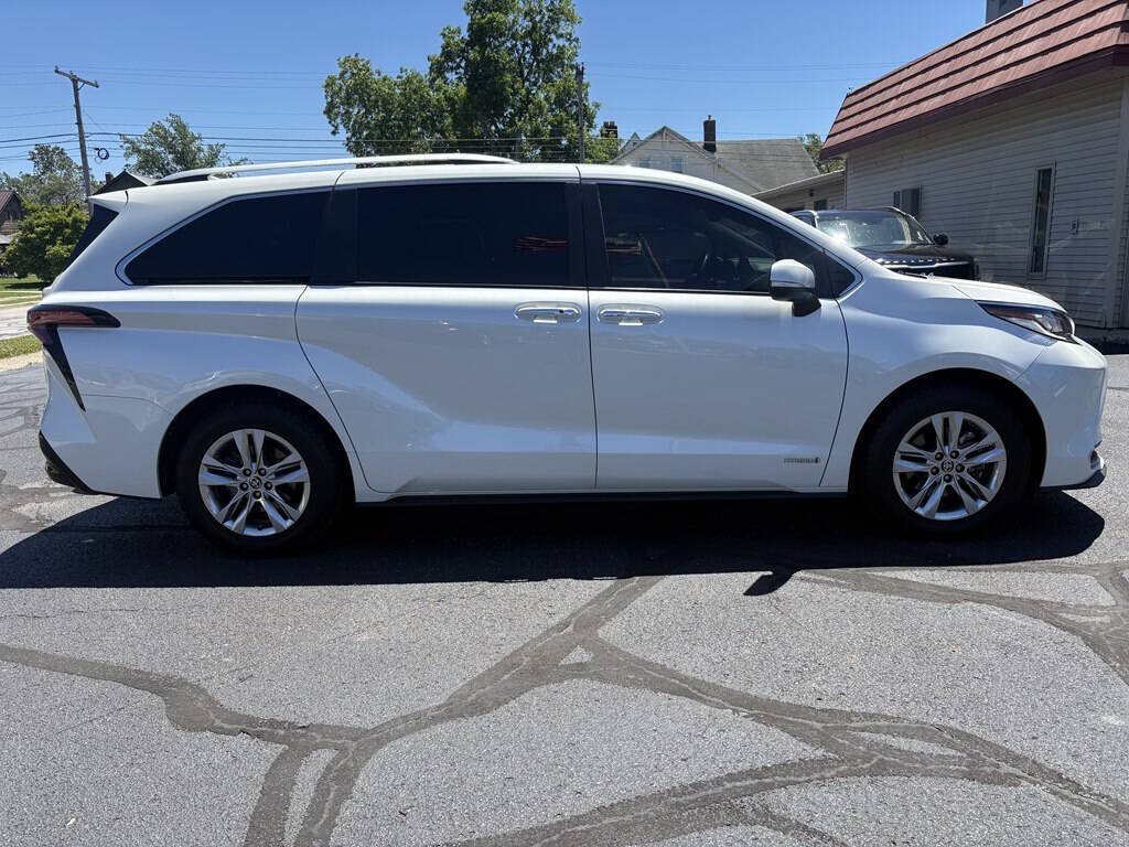 Used 2021 Toyota Sienna Limited FWD image 7