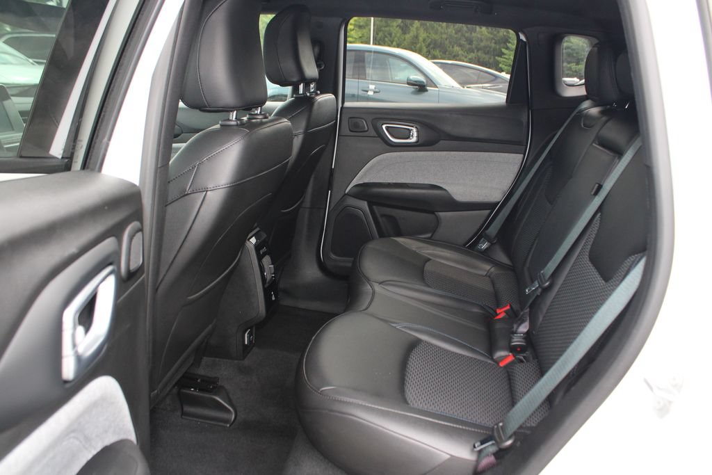 Used 2025 Jeep Compass Latitude w/ Sun & Sound Group AWD/4WD image 46