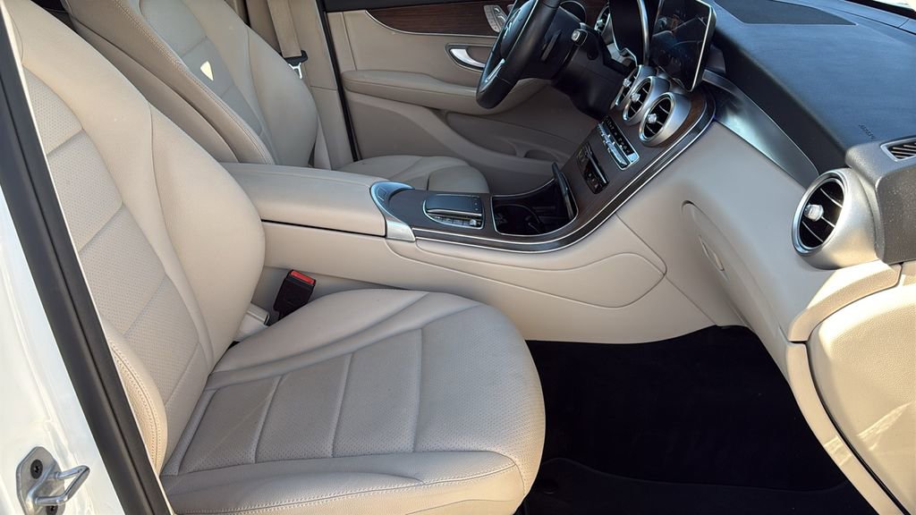 Certified 2022 Mercedes-Benz GLC 300 4MATIC image 11