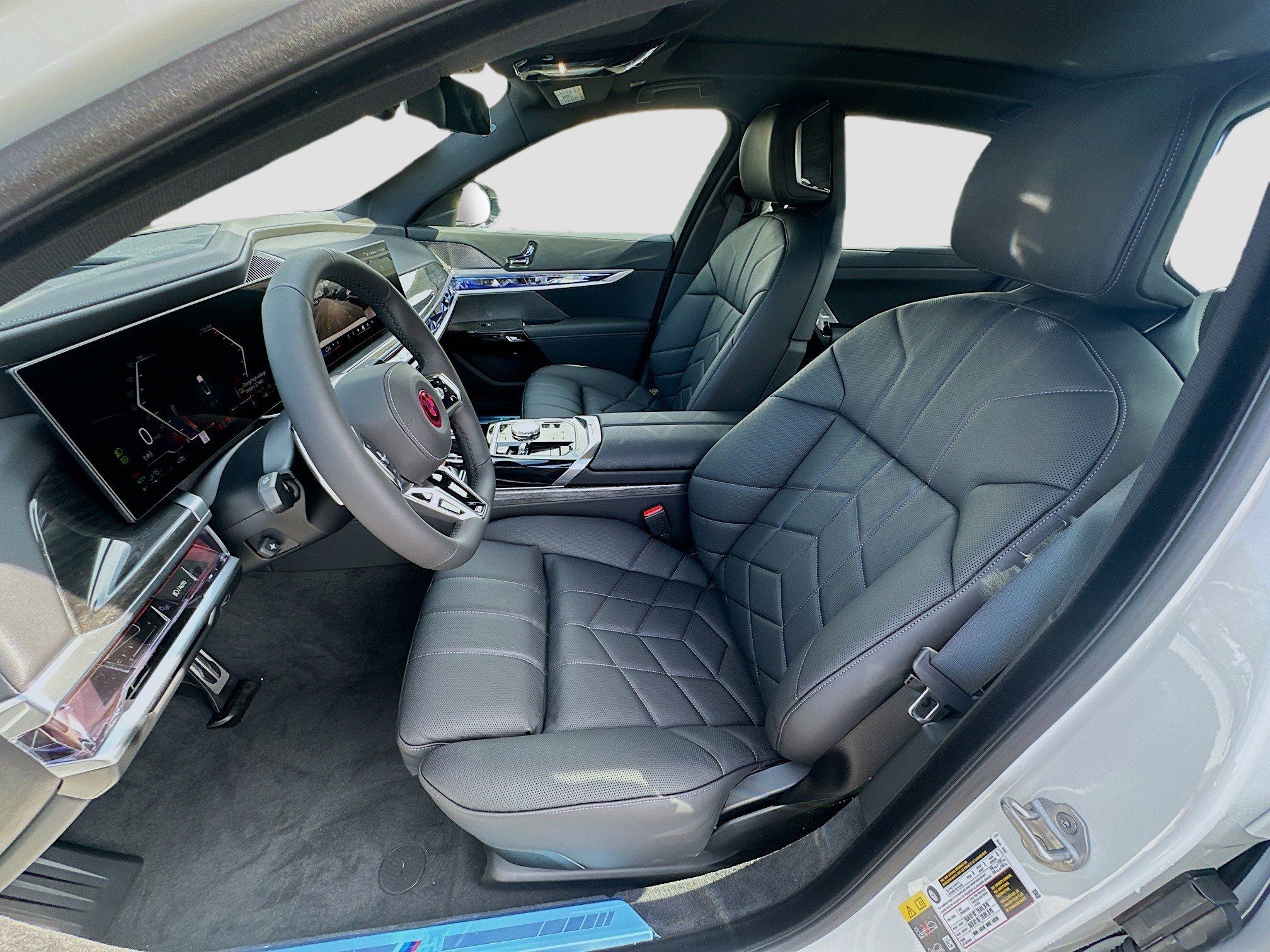 New 2026 BMW 750e xDrive w/ Premium Package image 16