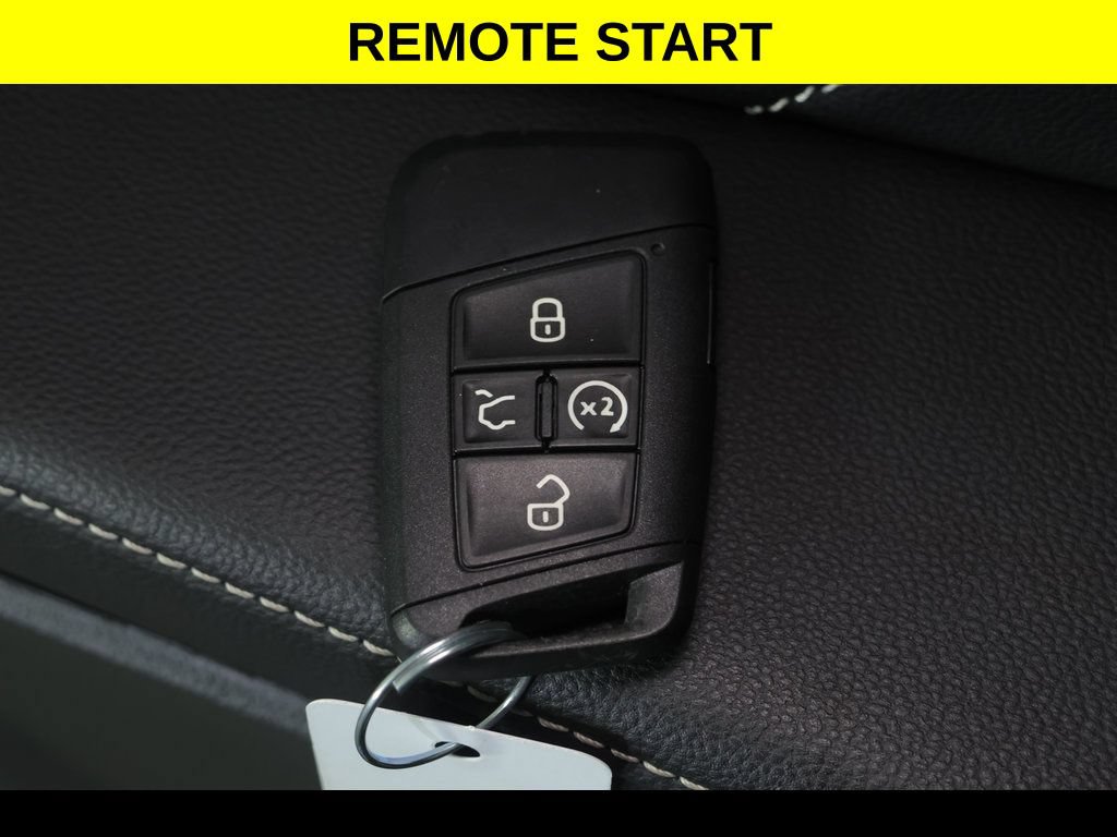 Used 2023 Volkswagen Tiguan SE w/ Panoramic Sunroof Package FWD image 11