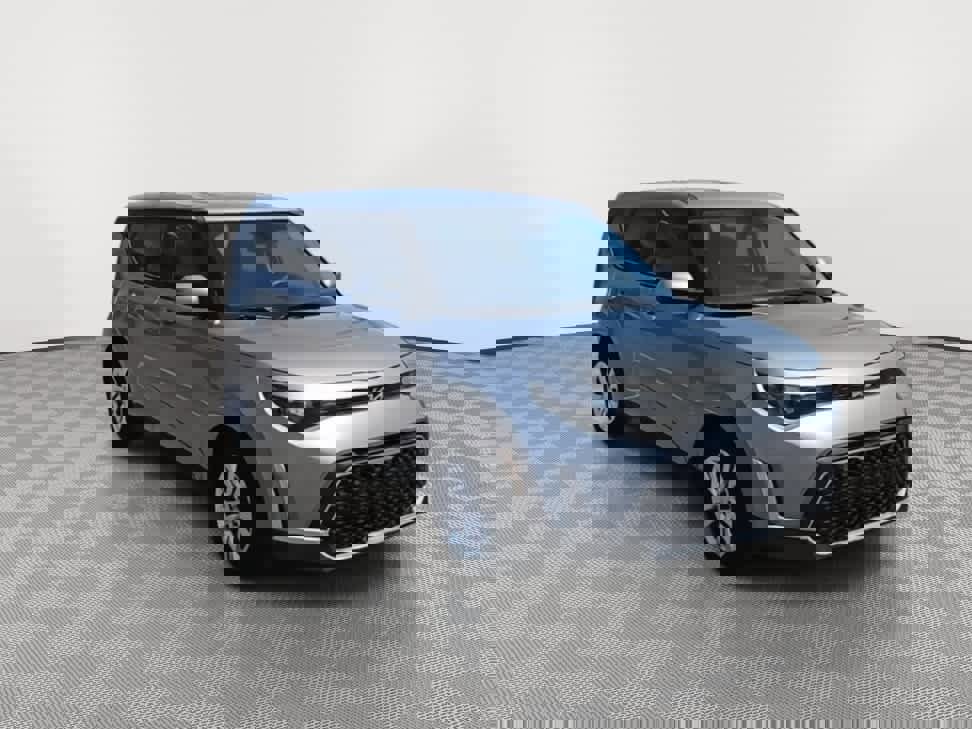 Used 2023 Kia Soul LX image 2