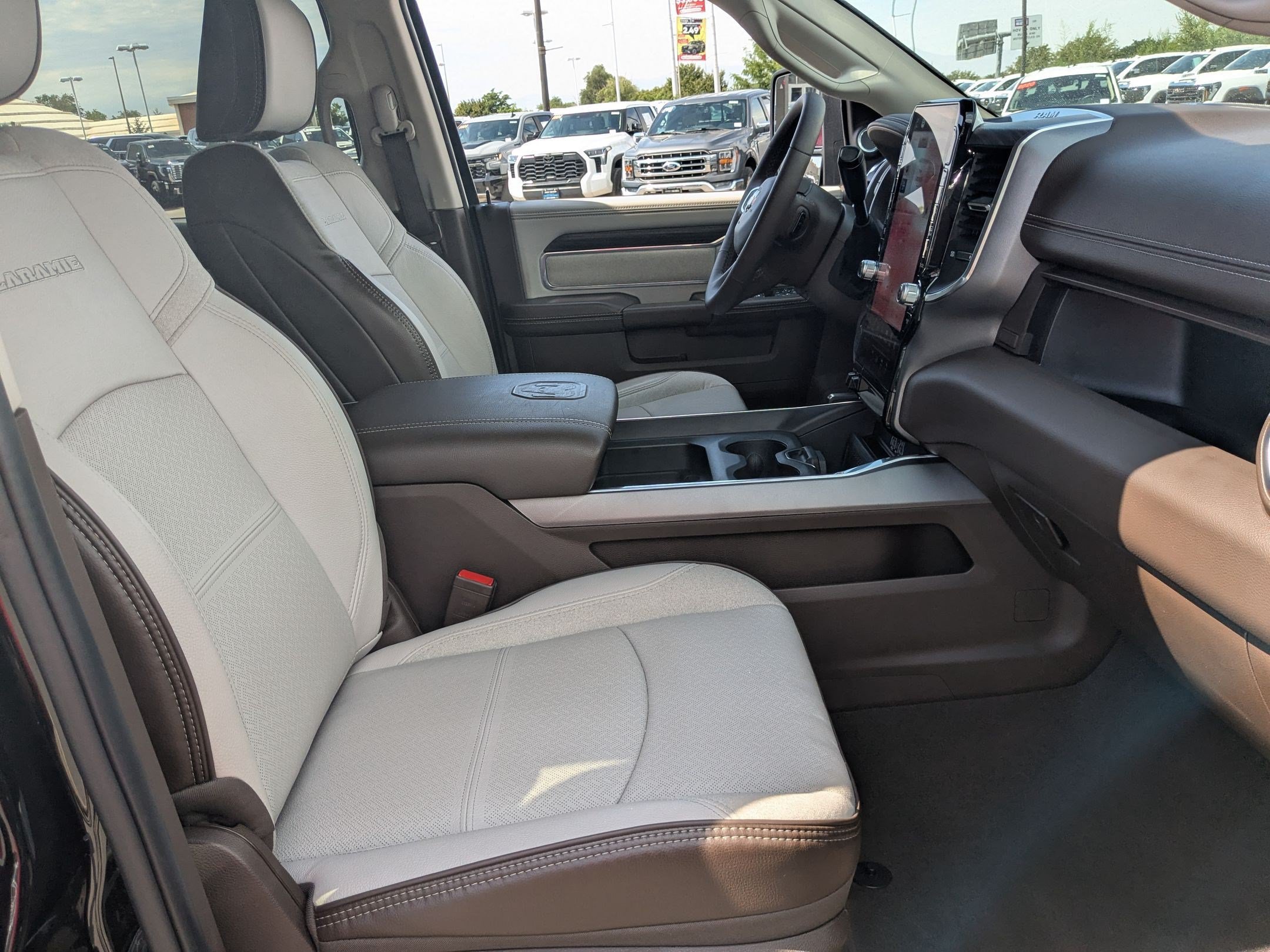 Used 2025 RAM 2500 Laramie AWD/4WD image 30