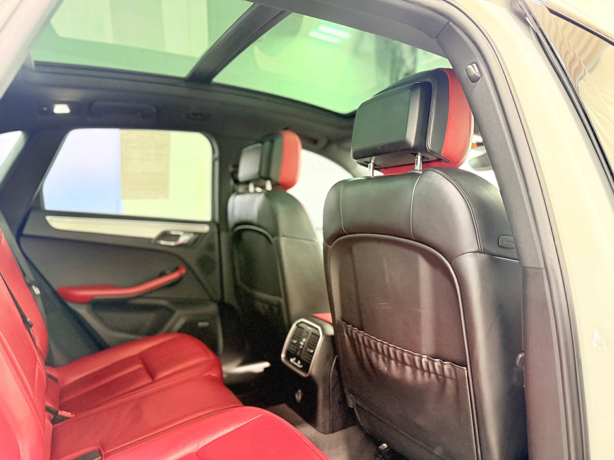 Used 2018 Porsche Macan GTS image 31