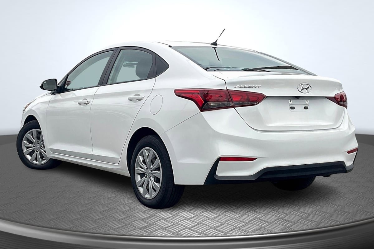 Used 2021 Hyundai Accent SE image 2