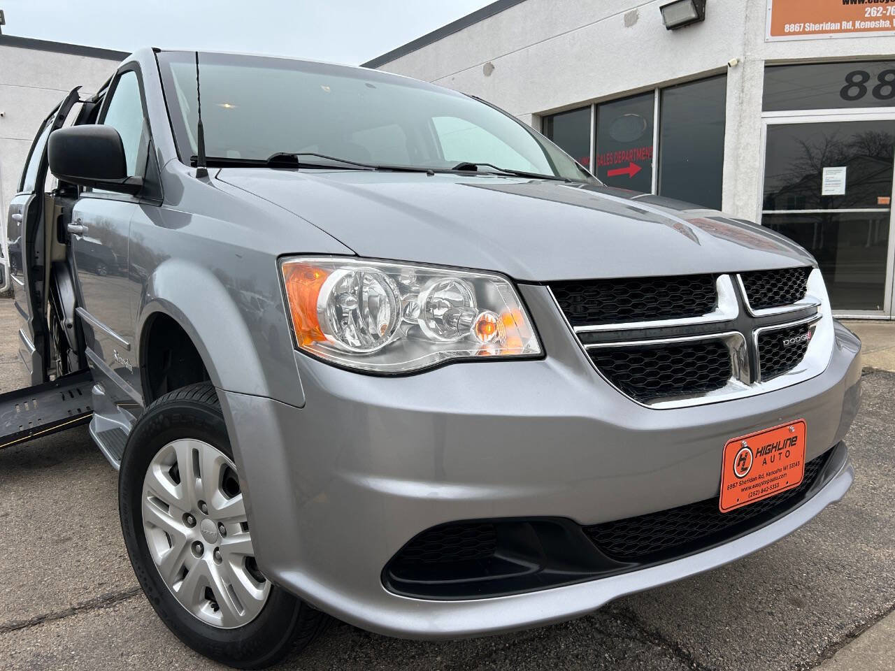 Used 2016 Dodge Grand Caravan SE w/ Quick Order Package 29E SE image 2