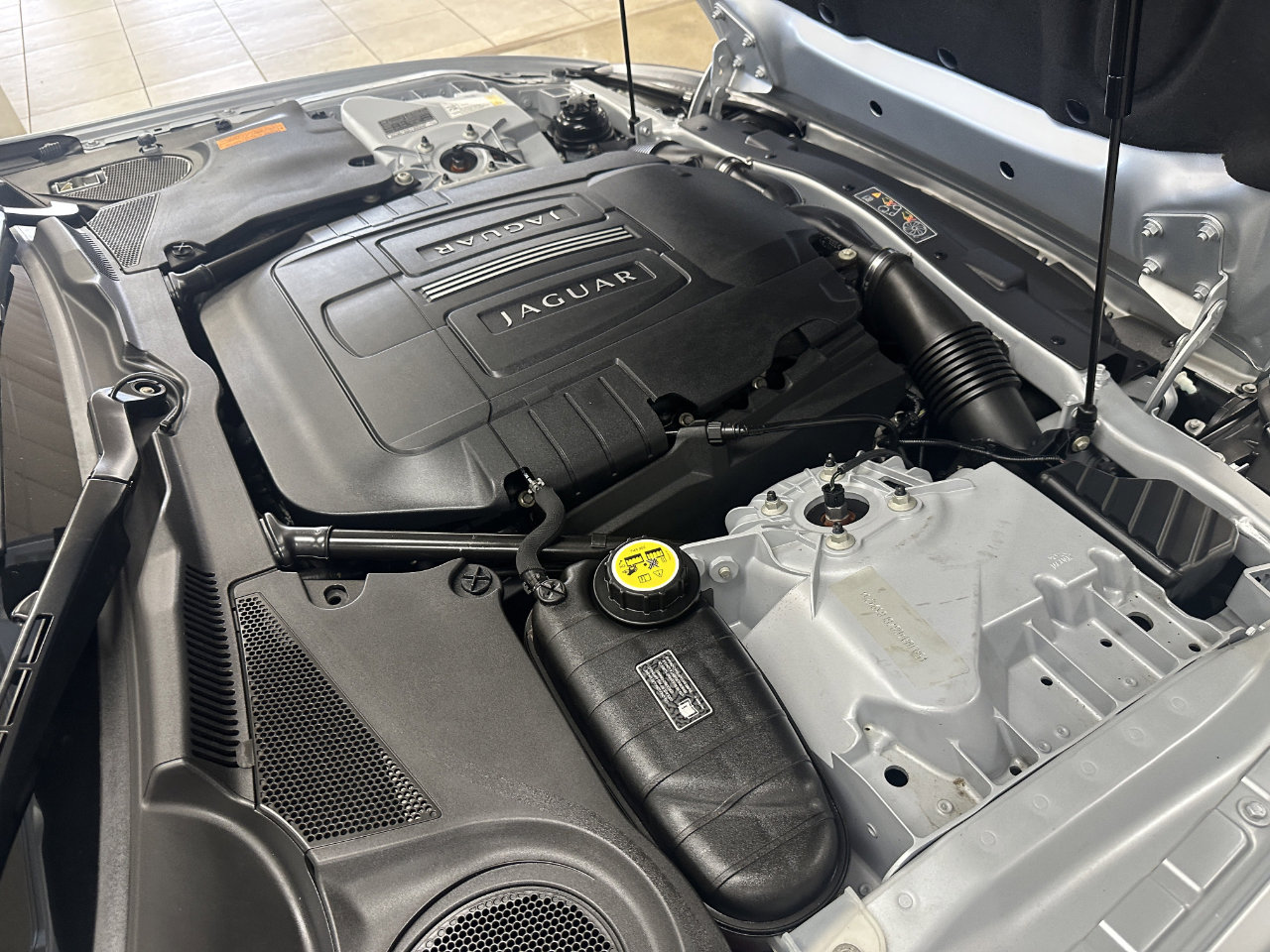 Used 2011 Jaguar XK Convertible image 73