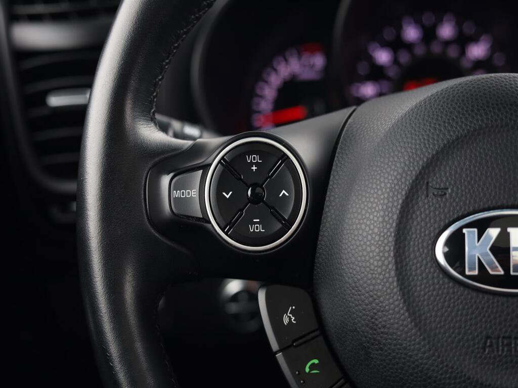 Used 2015 Kia Soul ! w/ Sun & Sound Package image 11