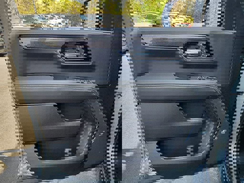 Certified 2025 GMC Yukon Elevation w/ Elevation Premium Package AWD/4WD image 22