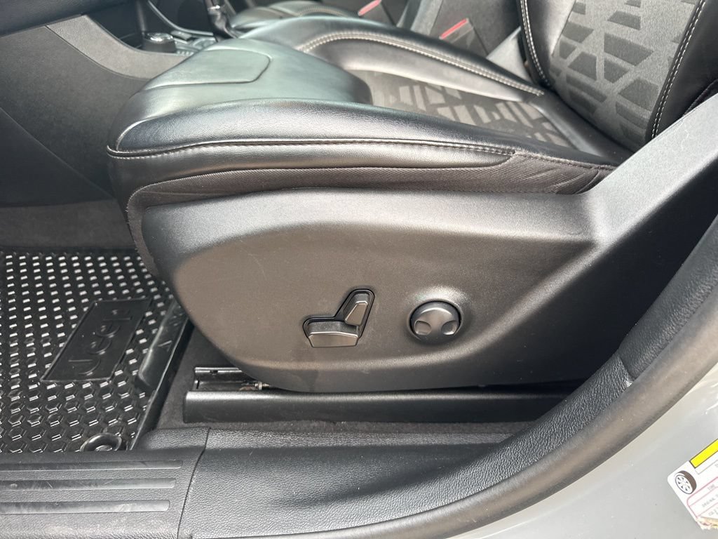 Used 2022 Jeep Cherokee Latitude AWD/4WD image 13