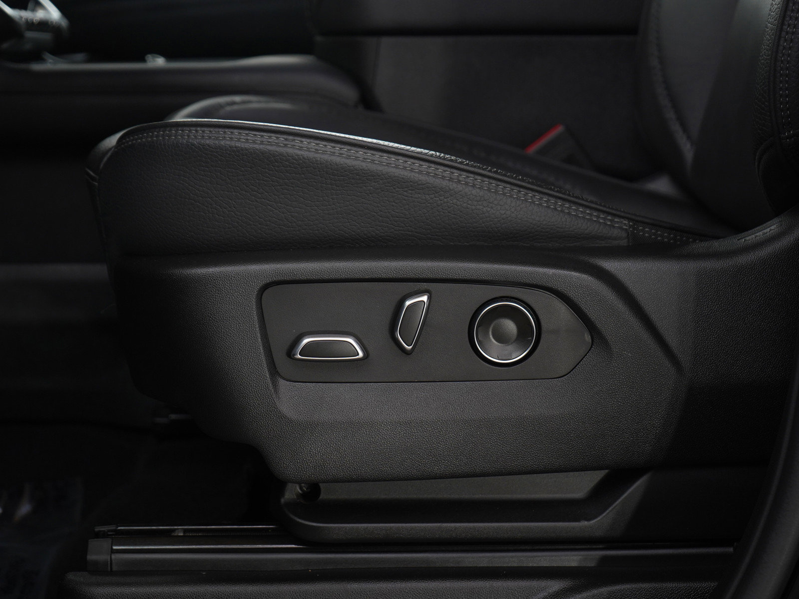 Used 2025 GMC Yukon Denali w/ Denali Reserve Package image 25